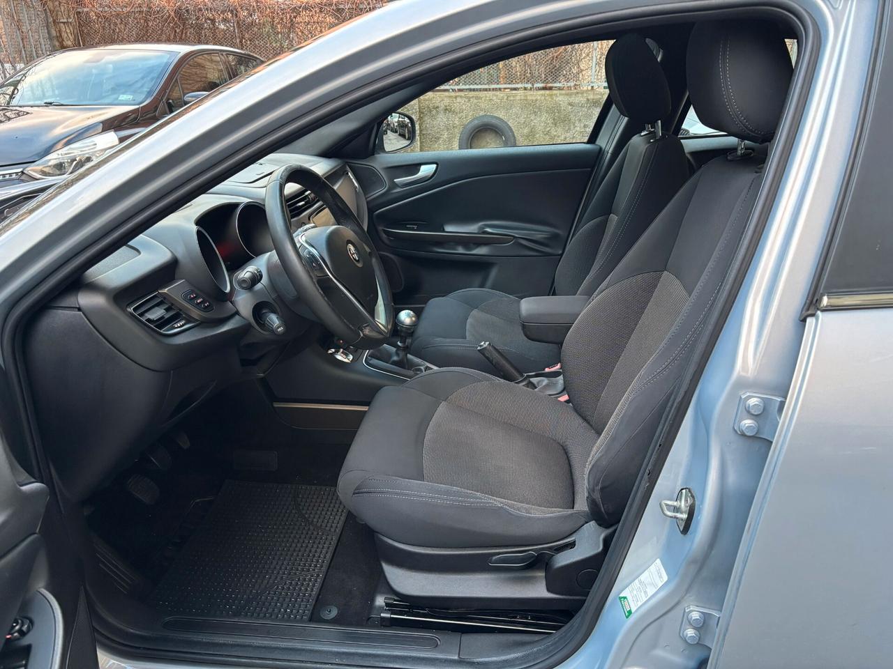 Alfa Romeo Giulietta 1.4 Turbo 120 CV Distinctive TETTO PANORAMICO APRIBILE