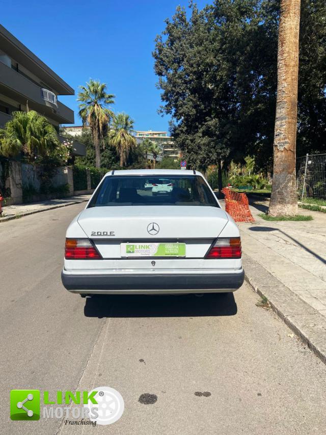 MERCEDES-BENZ 200 E 122 CV Berlina