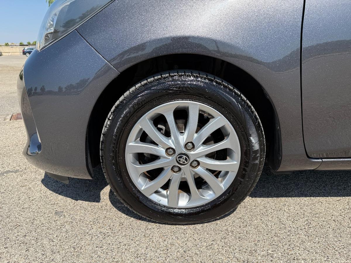 TOYOTA - Yaris - 1.4 D-4D 5p. Lounge MY 16 ; Adatta ai Neopatentati