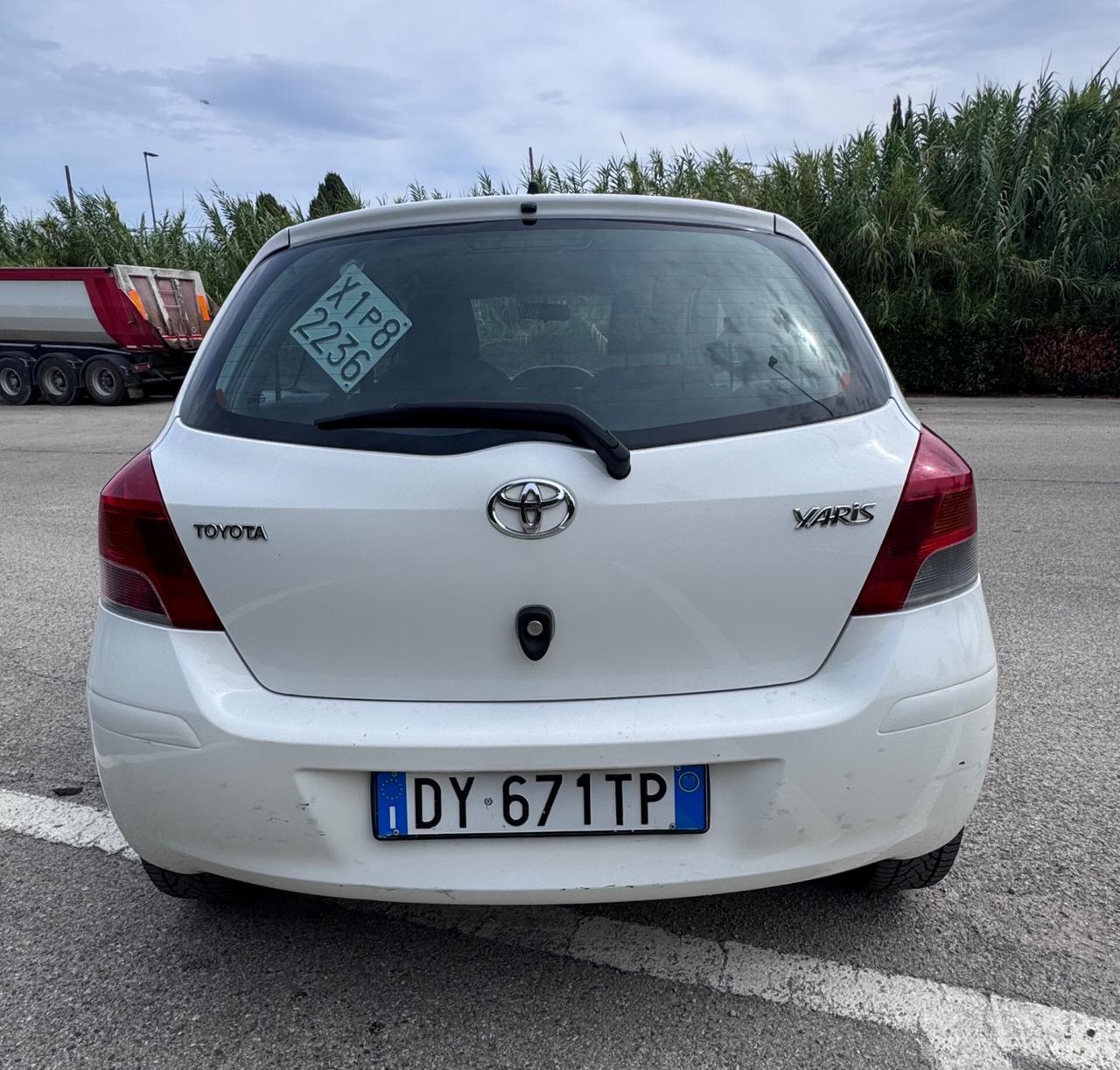 Toyota Yaris 1.0 Luxury pack