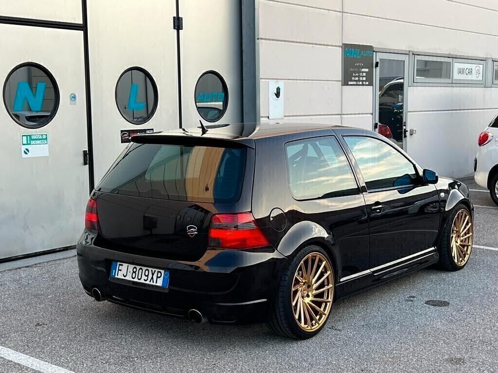 Volkswagen Golf R32