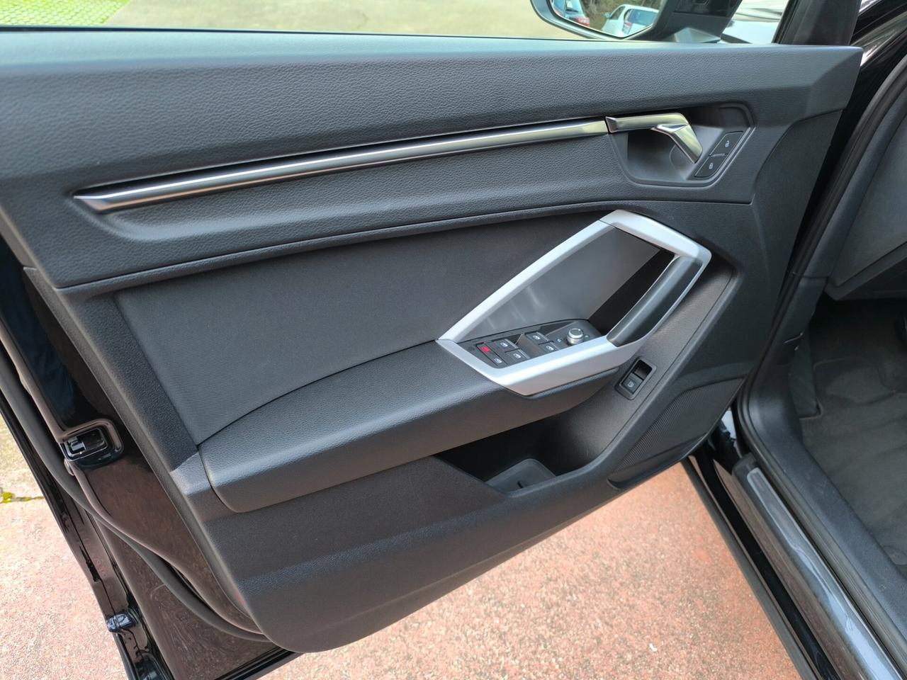 Audi Q3 SPB 45 TFSI e S tronic Business Plus