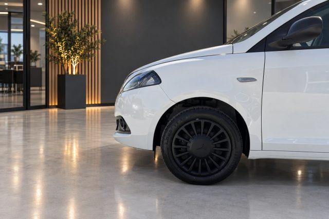 LANCIA Ypsilon HYBRID SILVER