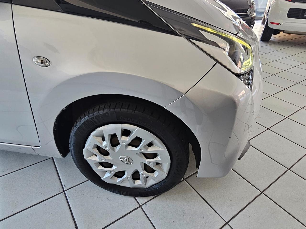 Toyota Aygo 1.0 VVT-i 72 CV 5 porte x-clusiv MMT