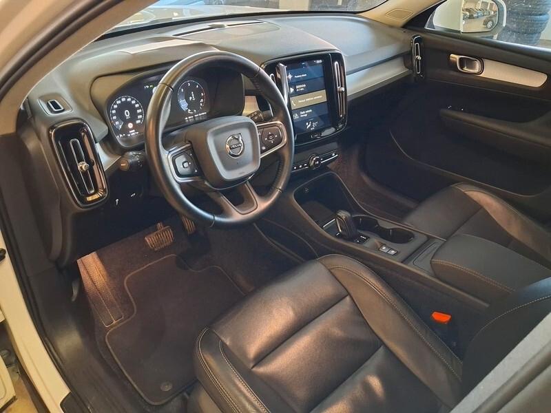 Volvo XC40 D4 2.0 19CV AWD Geartronic Momentum 03/2018 EURO 6B