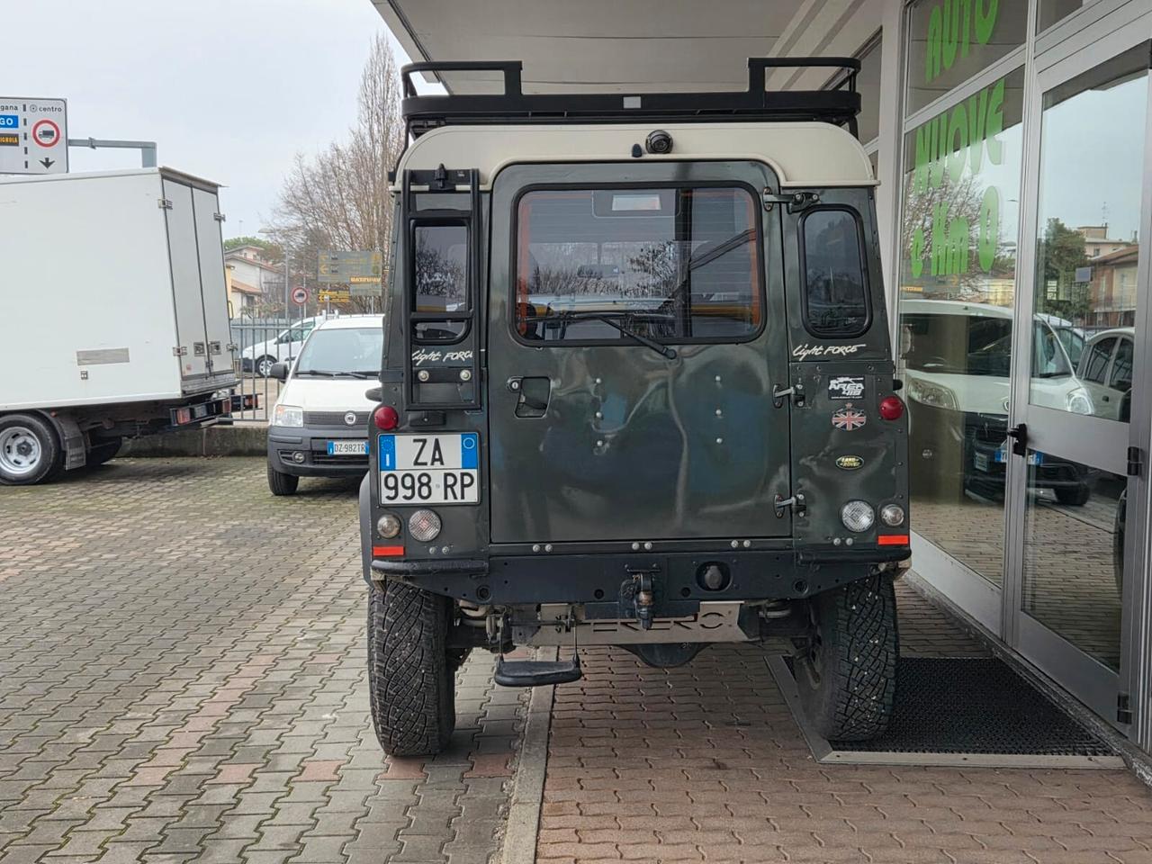 Land Rover Defender 90 2.4 TD4 Station Wagon E