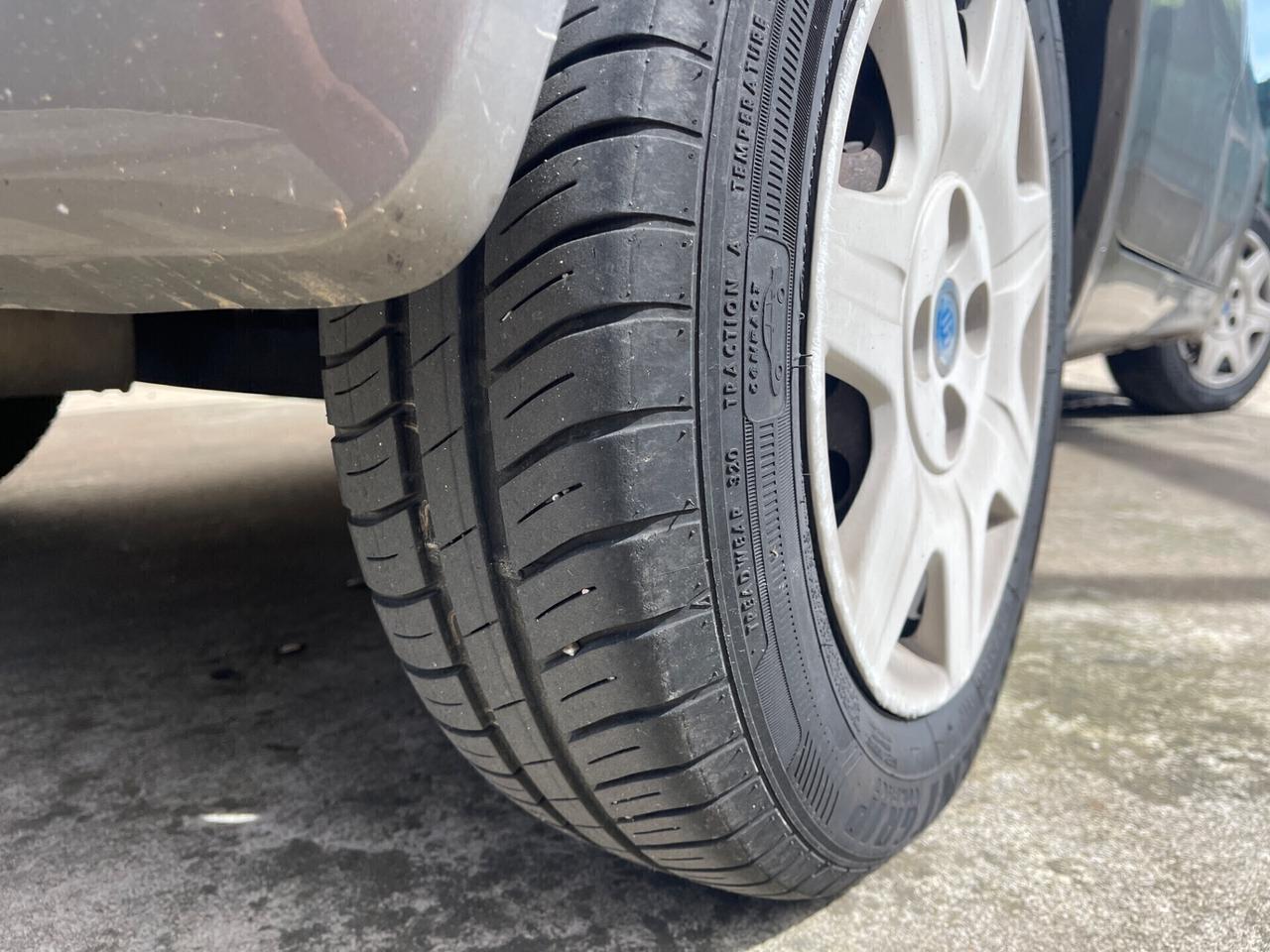Fiat Punto 1.2i benzina euro4 neopatentati