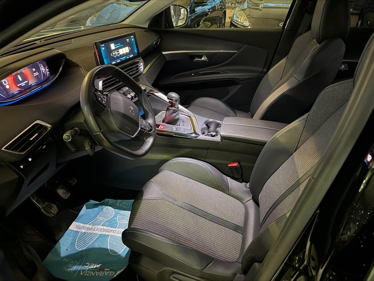 Peugeot 3008 2022 1500 130 Allure Pack Manuale