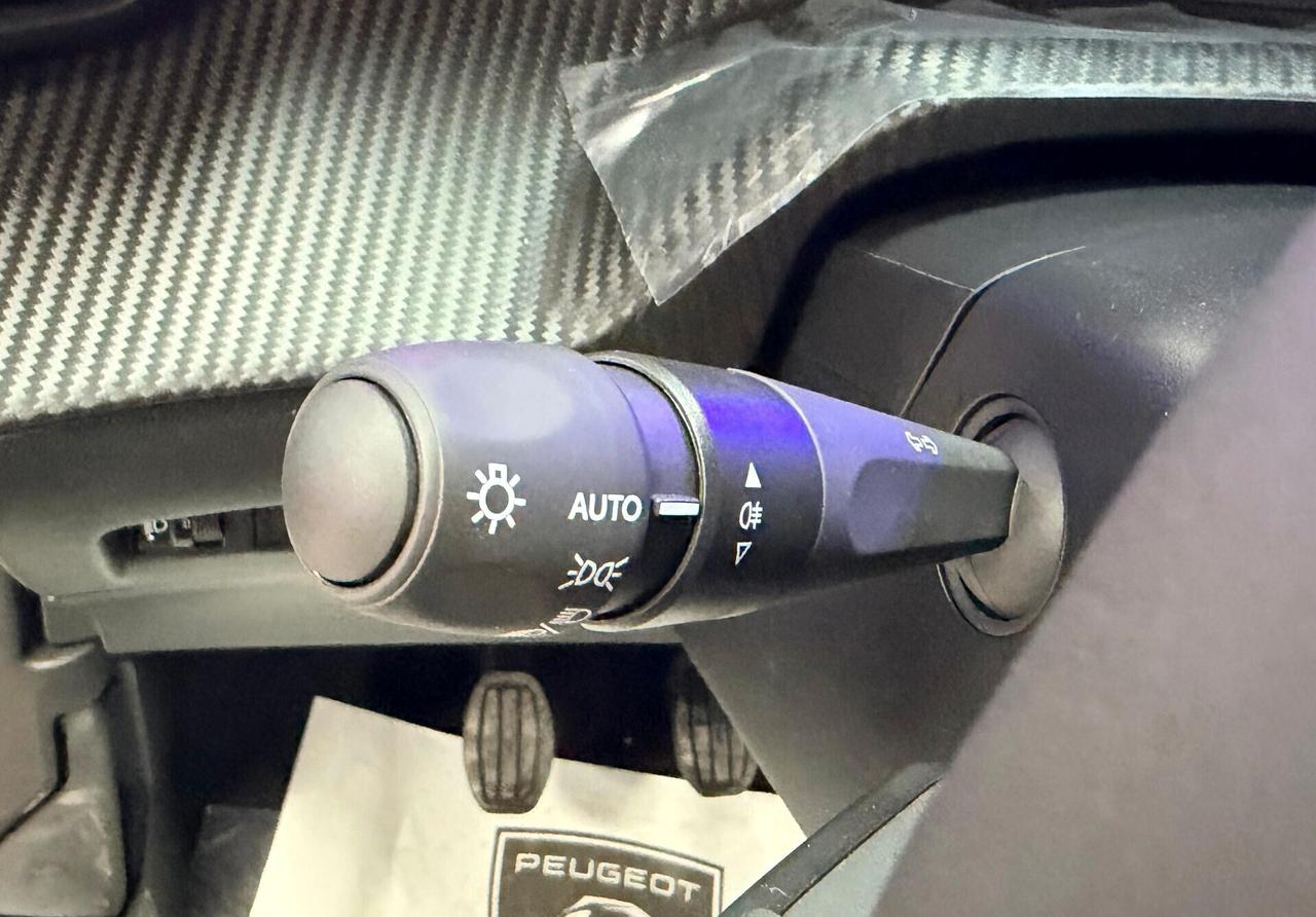 Peugeot 2008 Allure Plus 1.2 100CV Km0