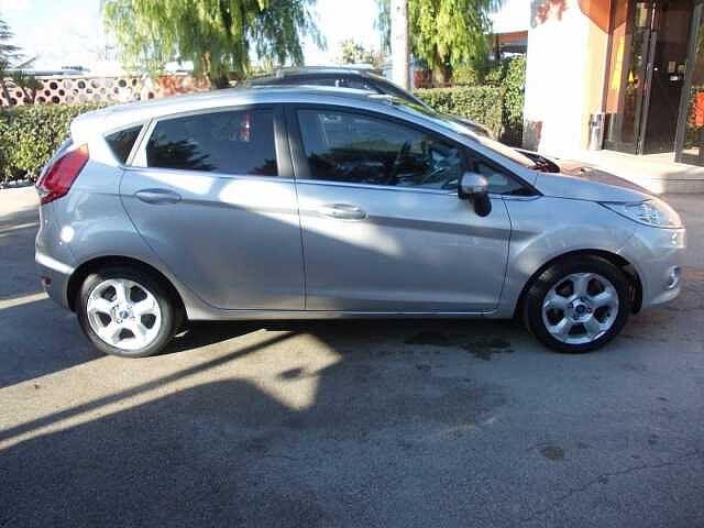 Ford Fiesta 1.2 da riparare