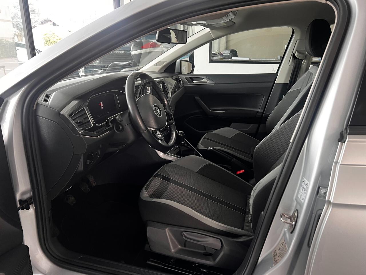 Volkswagen Polo 1.0 TSI 5p. R-LINE NEOPATENTATI