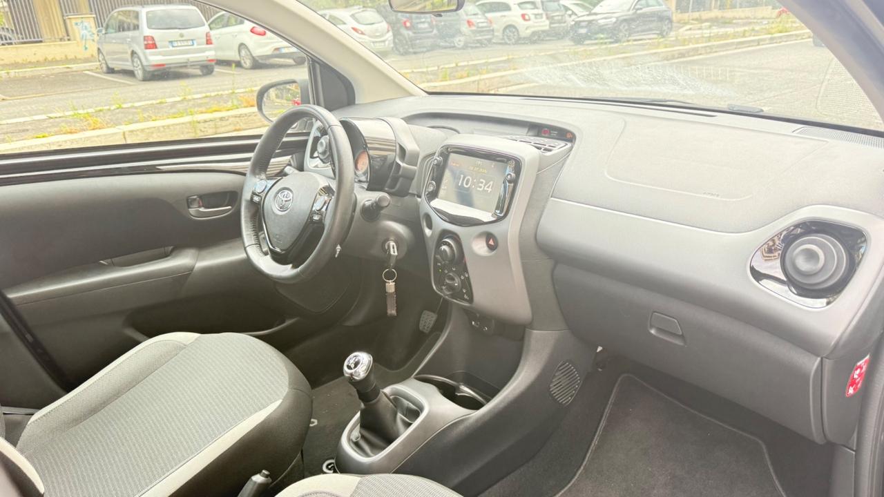 Toyota Aygo Connect 1.0 VVT-i 72 CV 5 porte x-play LED NAVI KAMERA PDC CERCHI 16 BLUETOOTH