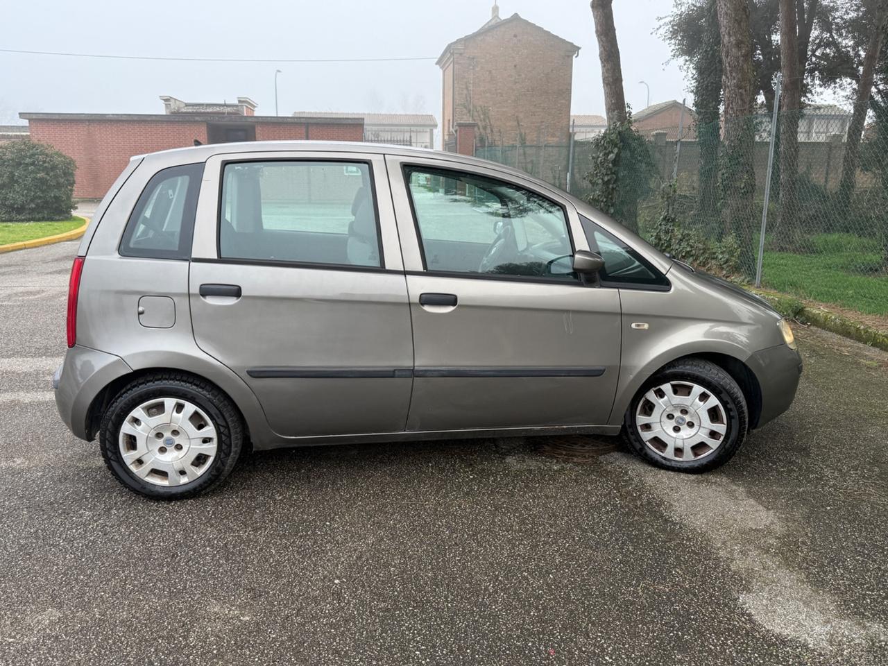 Fiat Idea 1.4 16V GPL BlackEnergy