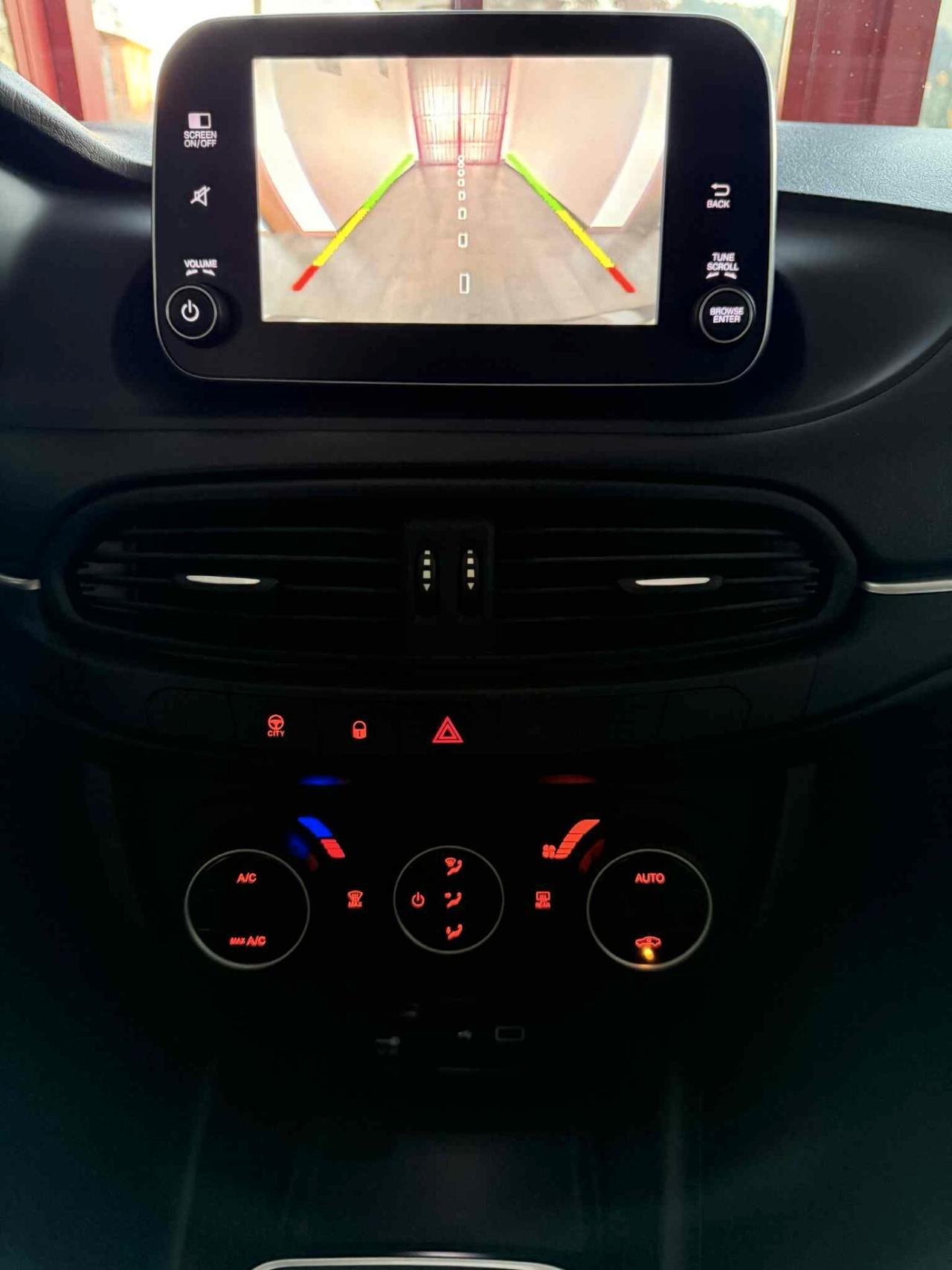 Fiat Tipo 1.4 5 porte 95Cv Lounge NEOPATENTATI