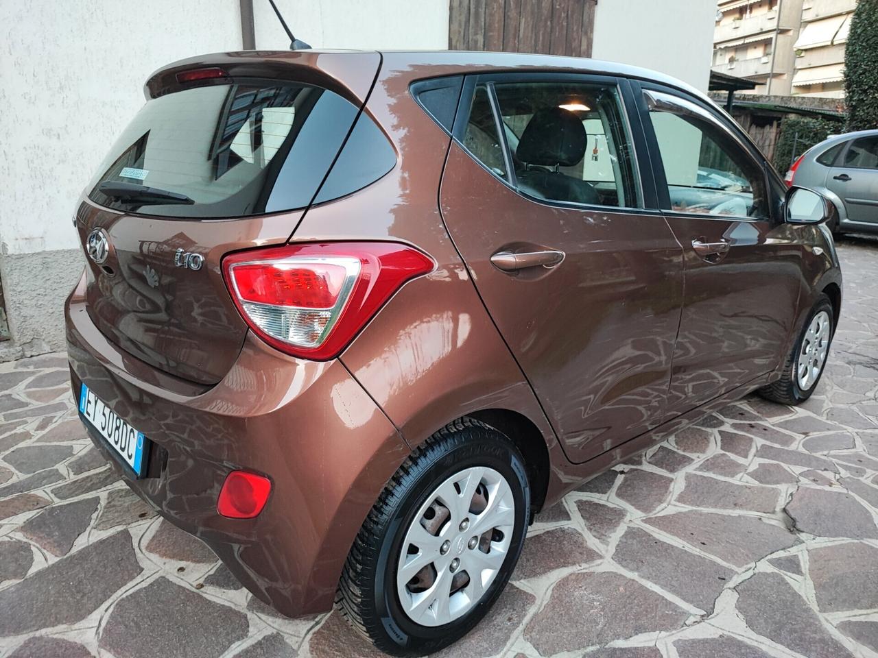 Hyundai i10 1.0 Benz 5 porte neopatentati