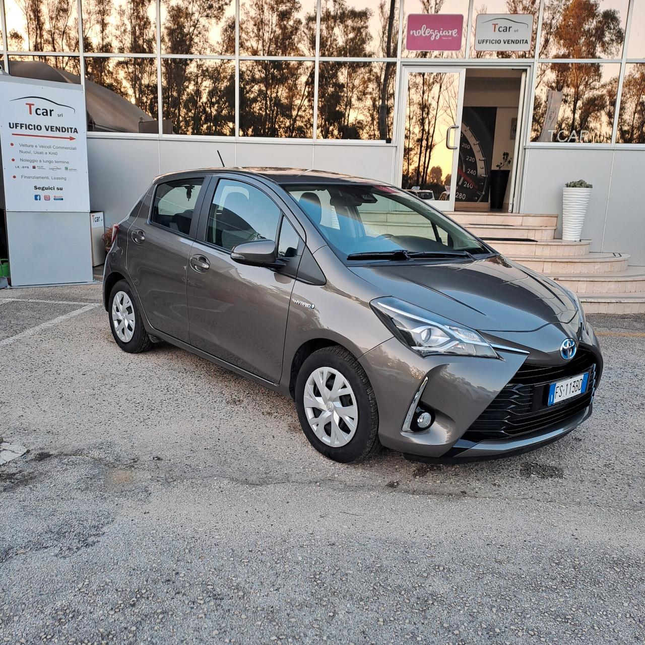 Toyota Yaris 1.5 Hybrid 73cv Business