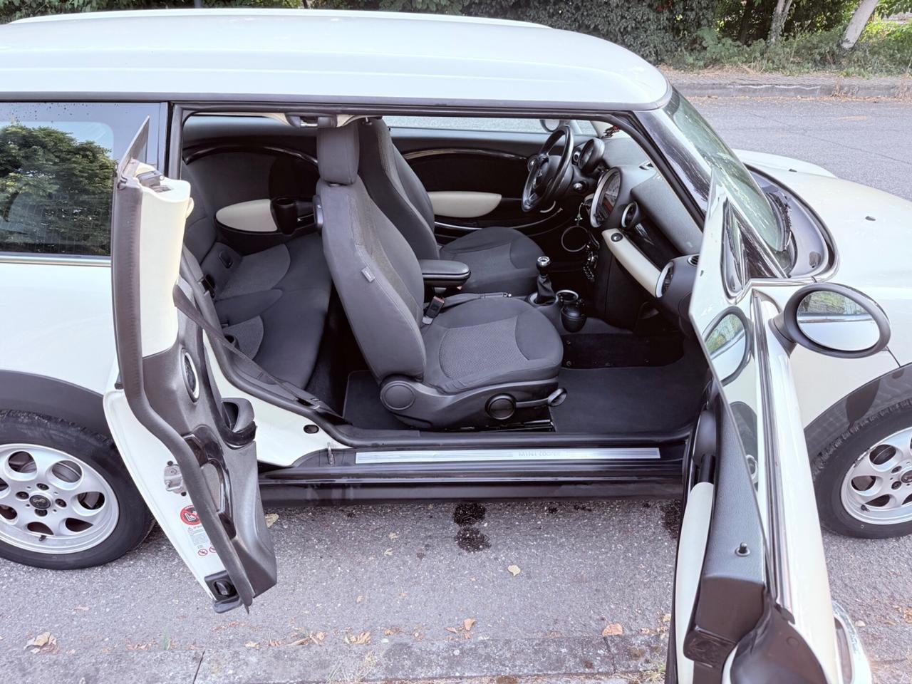 Mini Cooper D Clubman 1.6 DIESEL- 2010