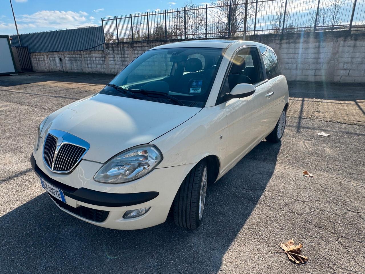 LANCIA YPSILON 1.3 MJ 70 CV. PLATINO TETTO+CERCHI
