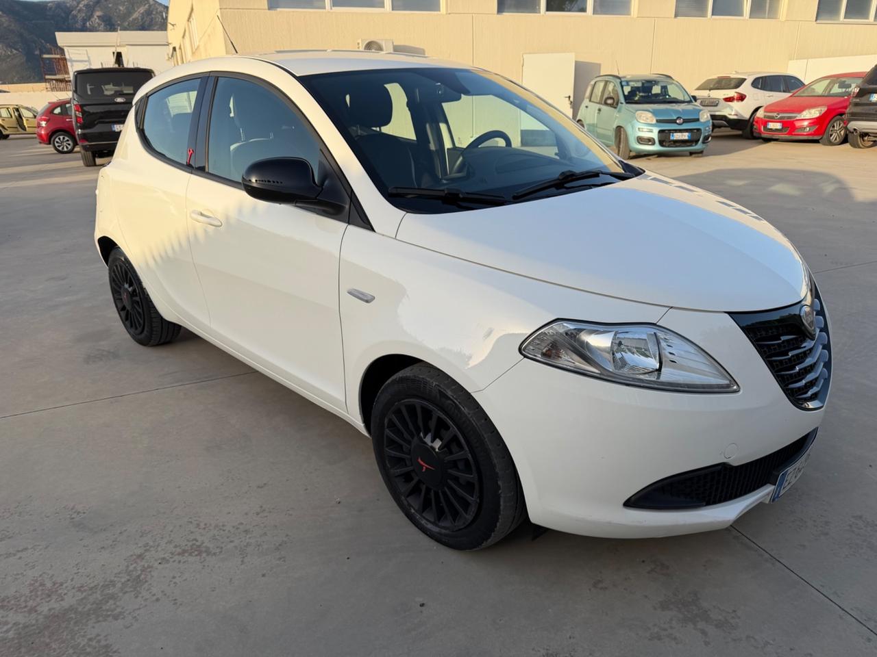 Lancia Ypsilon 1.2 69 CV “51 Mila Km” 2015