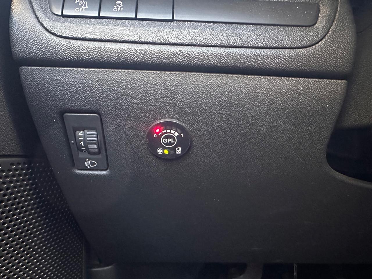 Peugeot 208 PureTech 82 5p. GPL Active