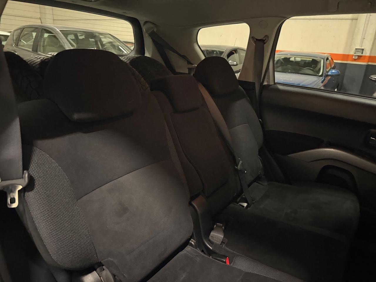 Mitsubishi Outlander 2.0 DI-D Instyle 7 POSTI 4x4