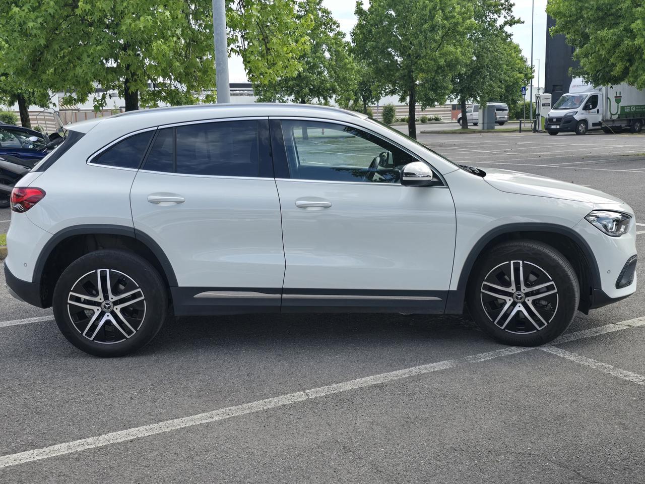 MERCEDES-BENZ GLA 200