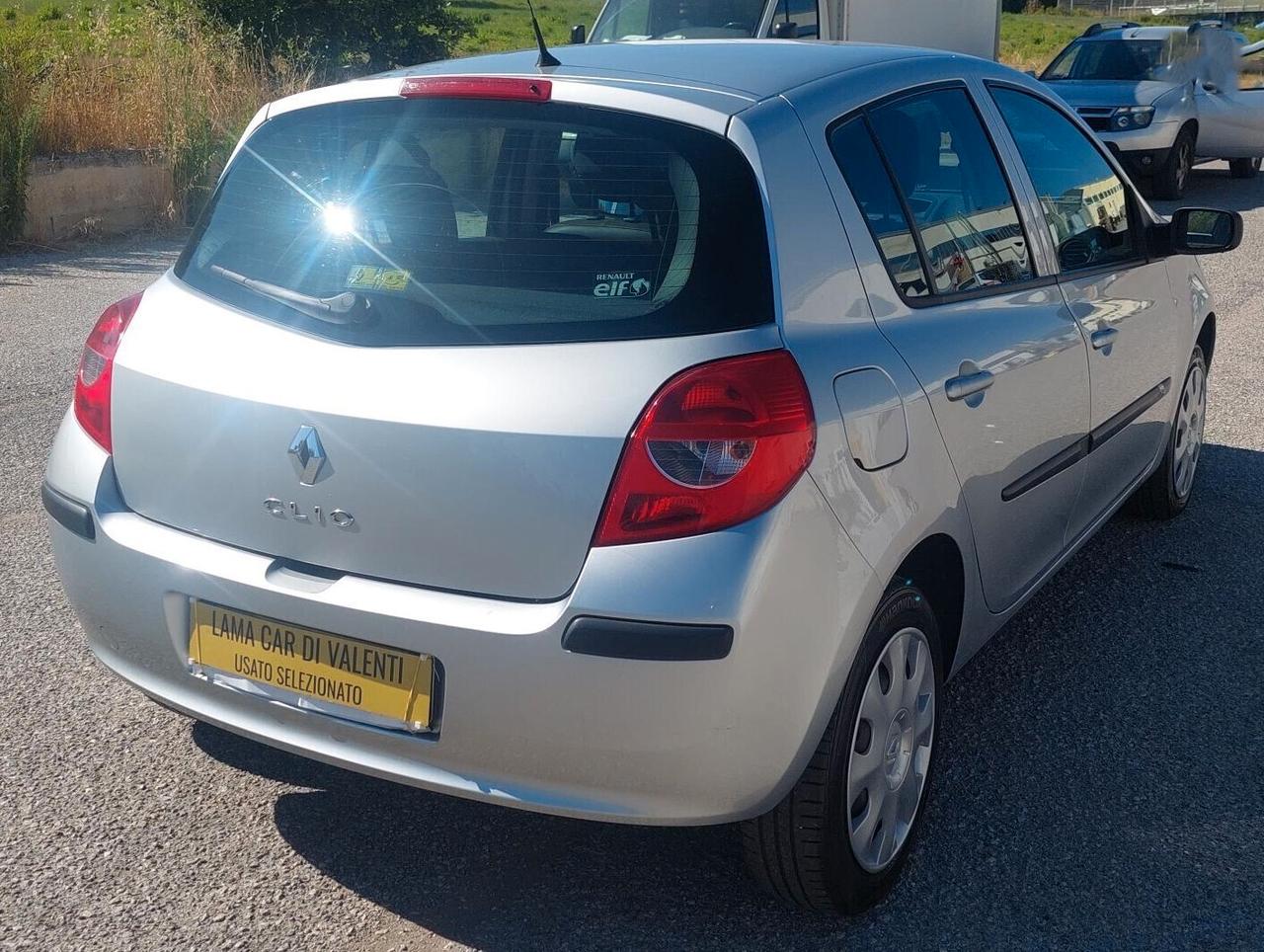 RENAULT CLIO 1.2 -PARI AL NUOVO-NEOPATENTATI