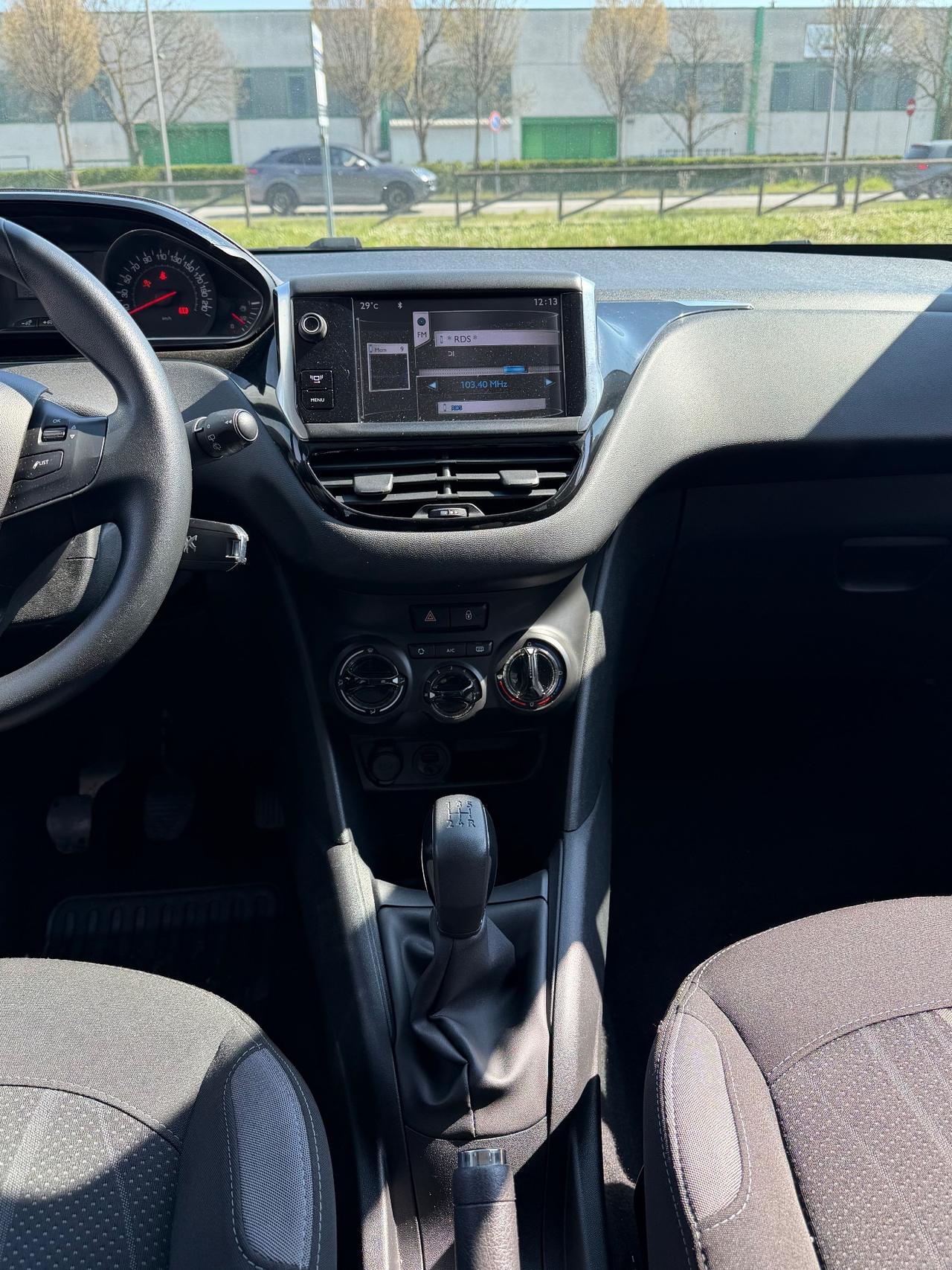 Peugeot 208 1.2 benzina