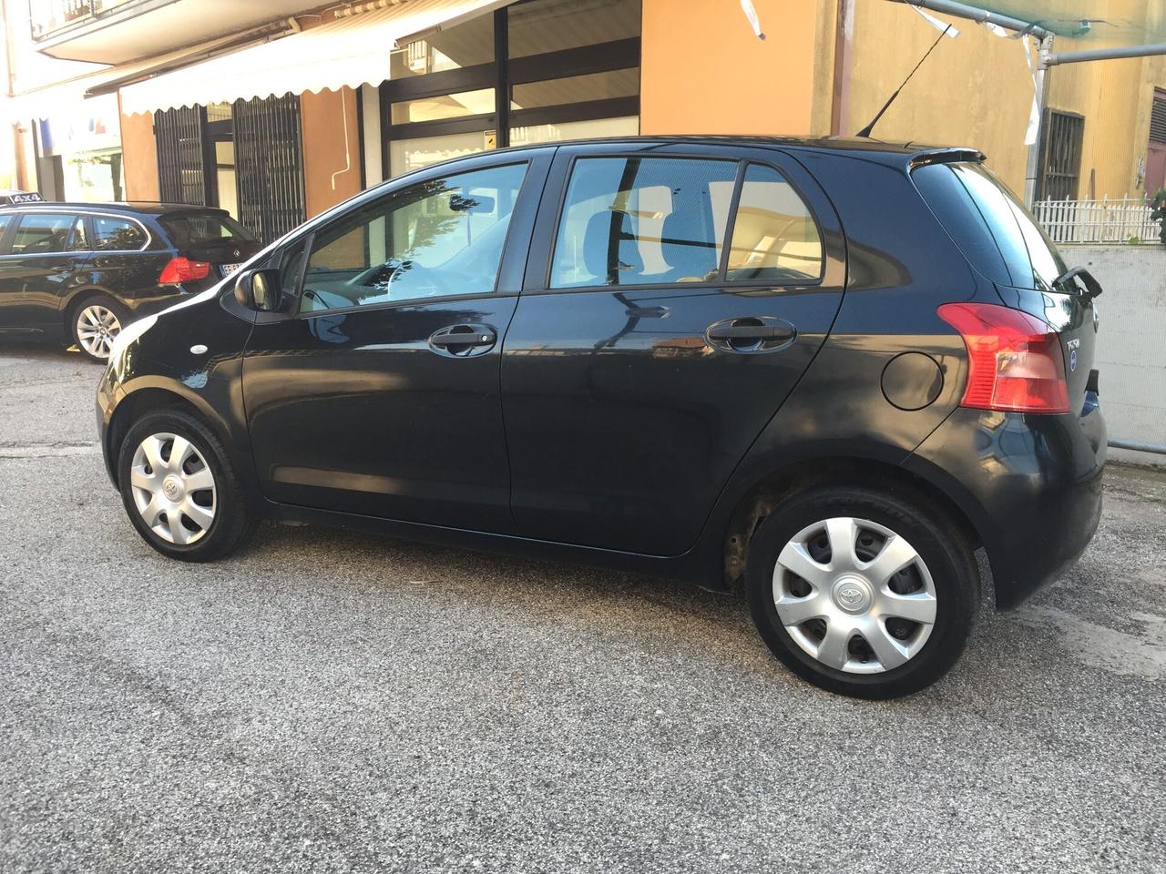 Toyota Yaris 1.0 5 porte Sol X NEOPATENTATI