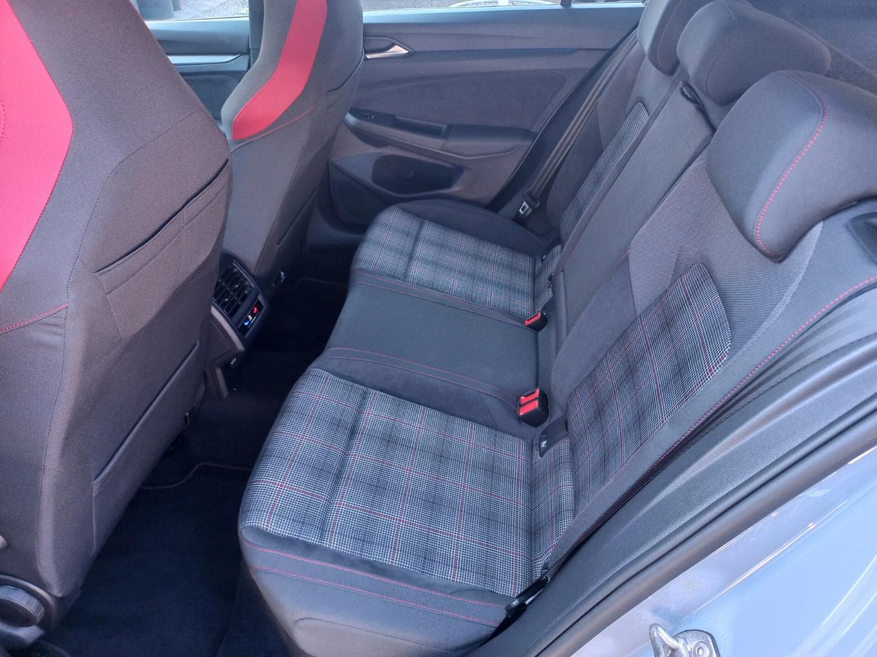 Volkswagen Golf GTI 2.0 TSI DSG