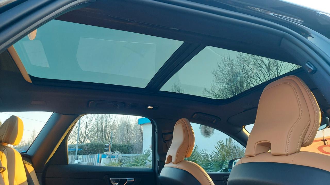 Volvo XC 60 XC60 T6 Recharge Plug-in Hybrid AWD automatico Ultimate Dark