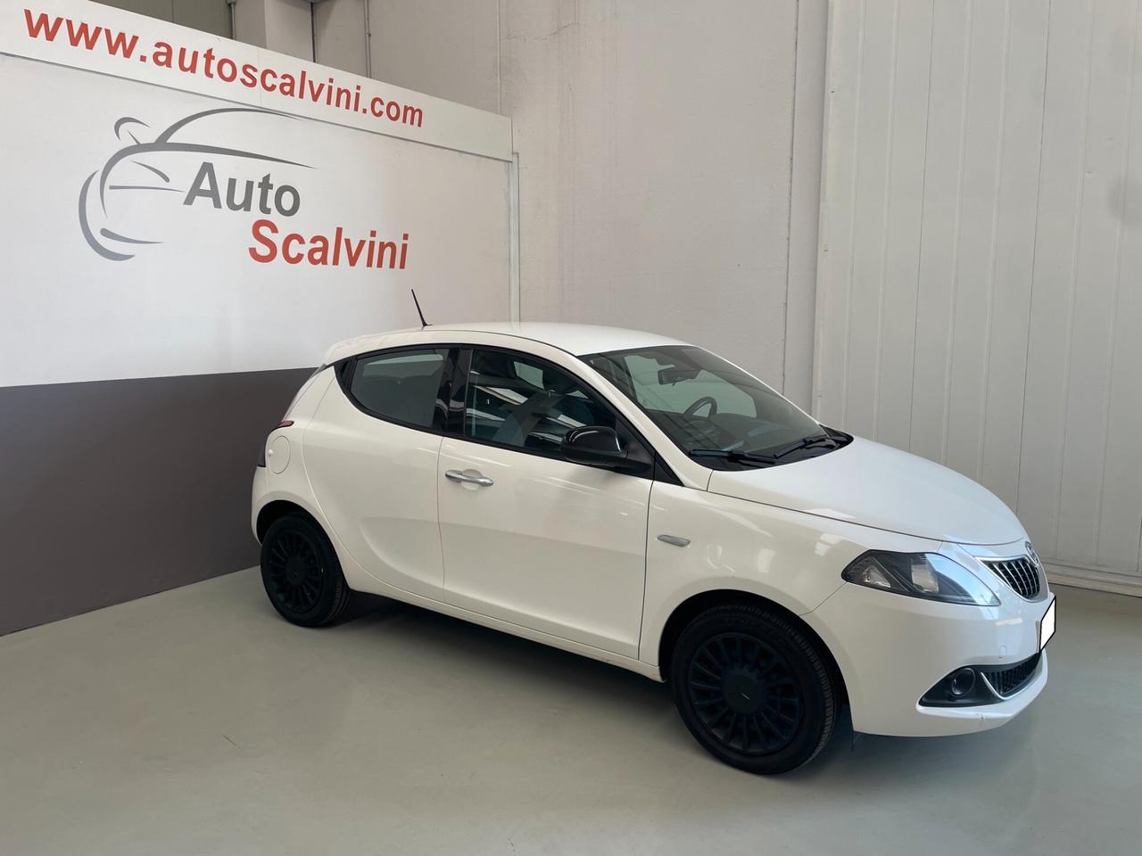 Lancia Ypsilon 1.0 FireFly 5 porte S&S Hybrid Silver