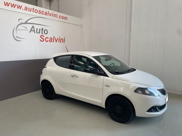 Lancia Ypsilon 1.0 FireFly 5 porte S&S Hybrid Silver