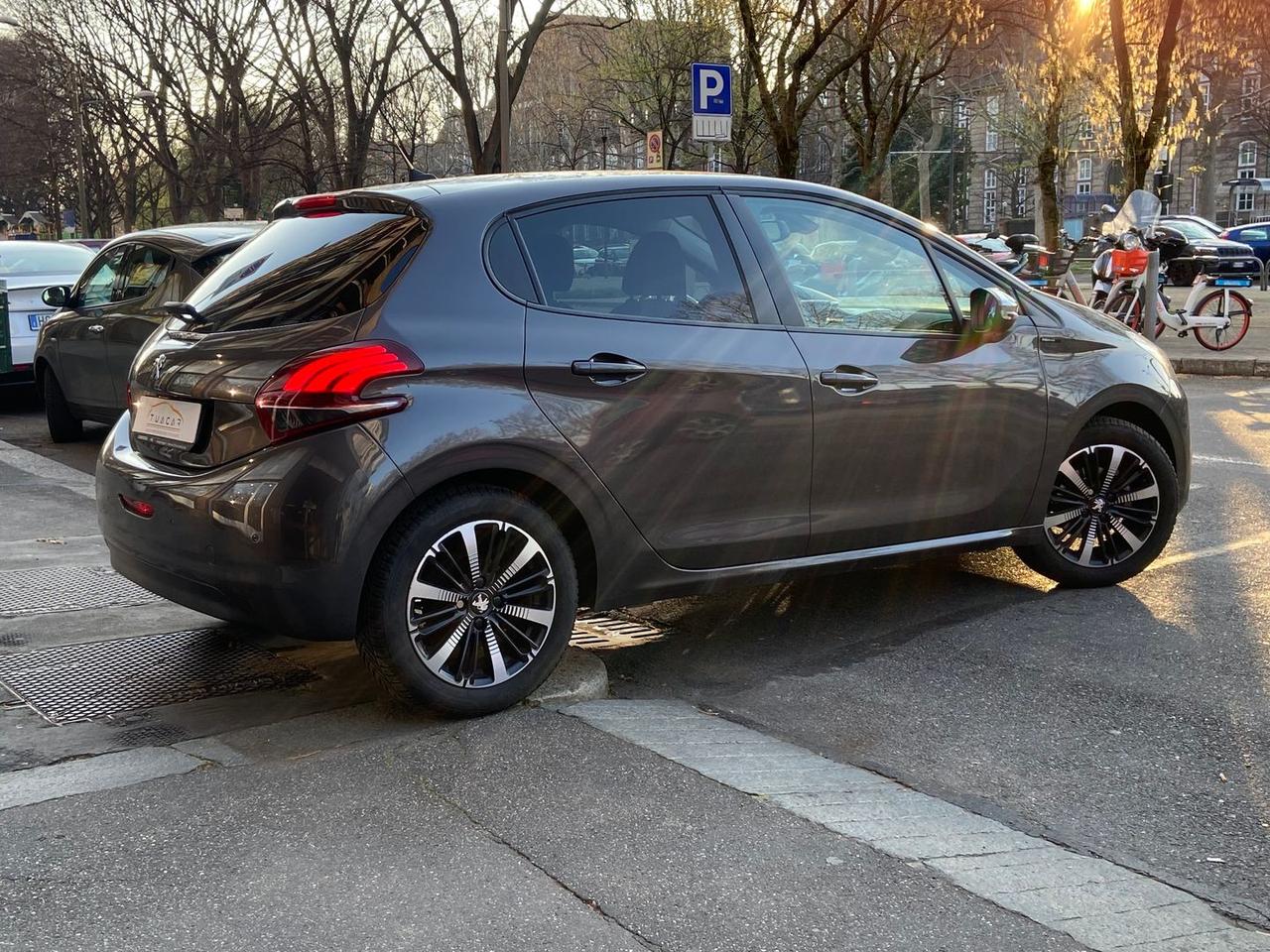 Peugeot 208 Signature 1.2 PureTech #9979