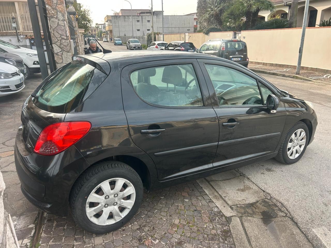 Peugeot 207 1.4 88CV 5p. ONE Line