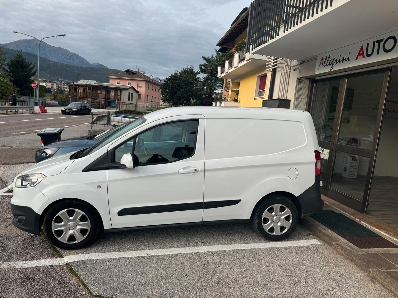 Ford Transit Courier 2017