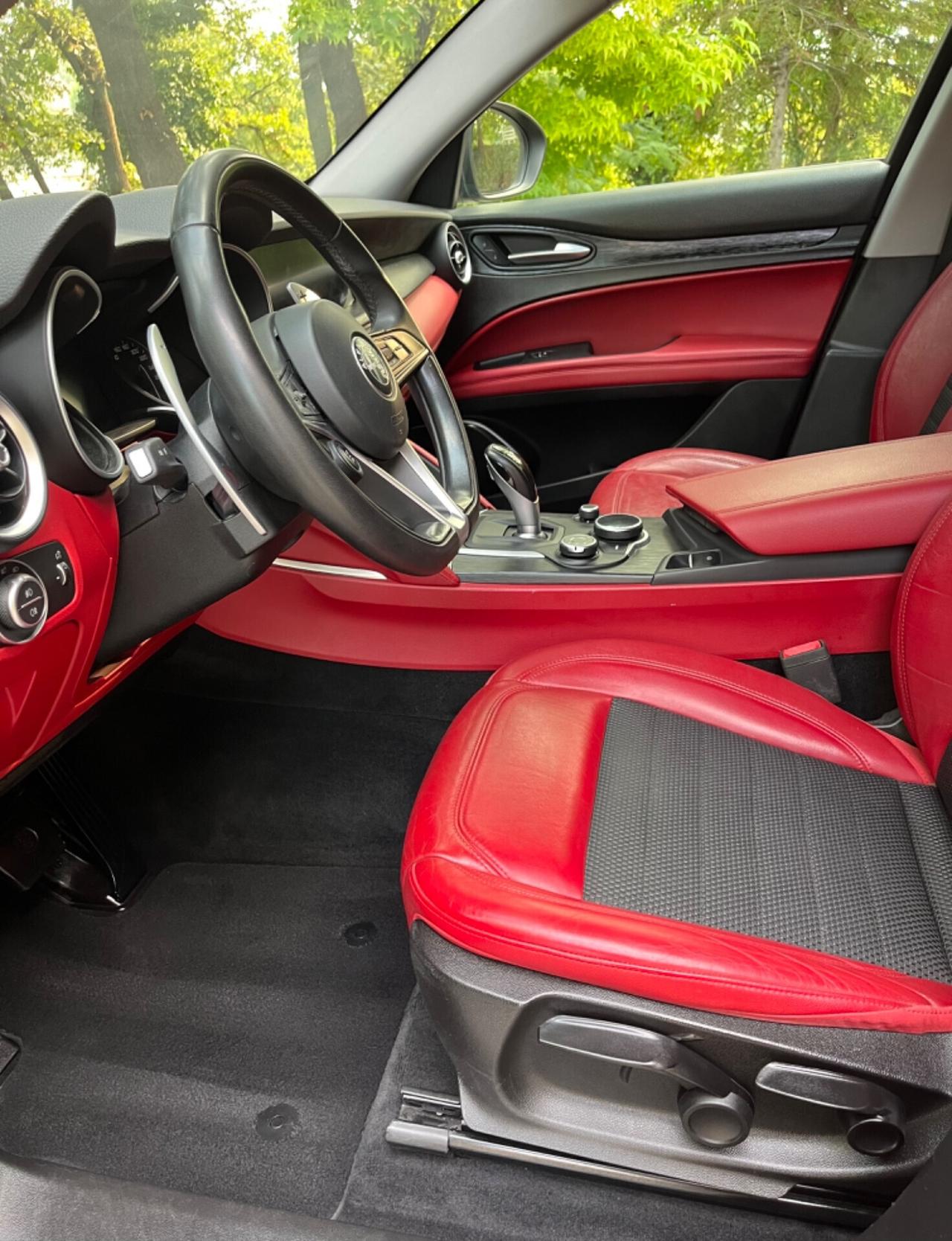 Alfa Romeo Stelvio 2.2 TOTAL BLACK 210 CV AT8 Q4 Executive