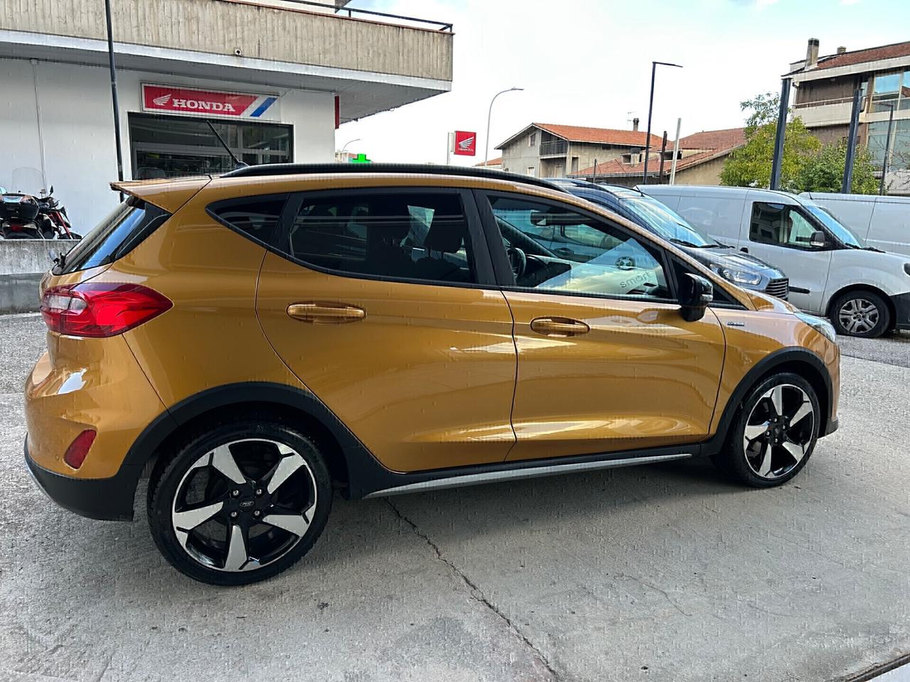 Ford Fiesta ACTIVE 1.0 Ecoboost NEOPATENTATI!!!