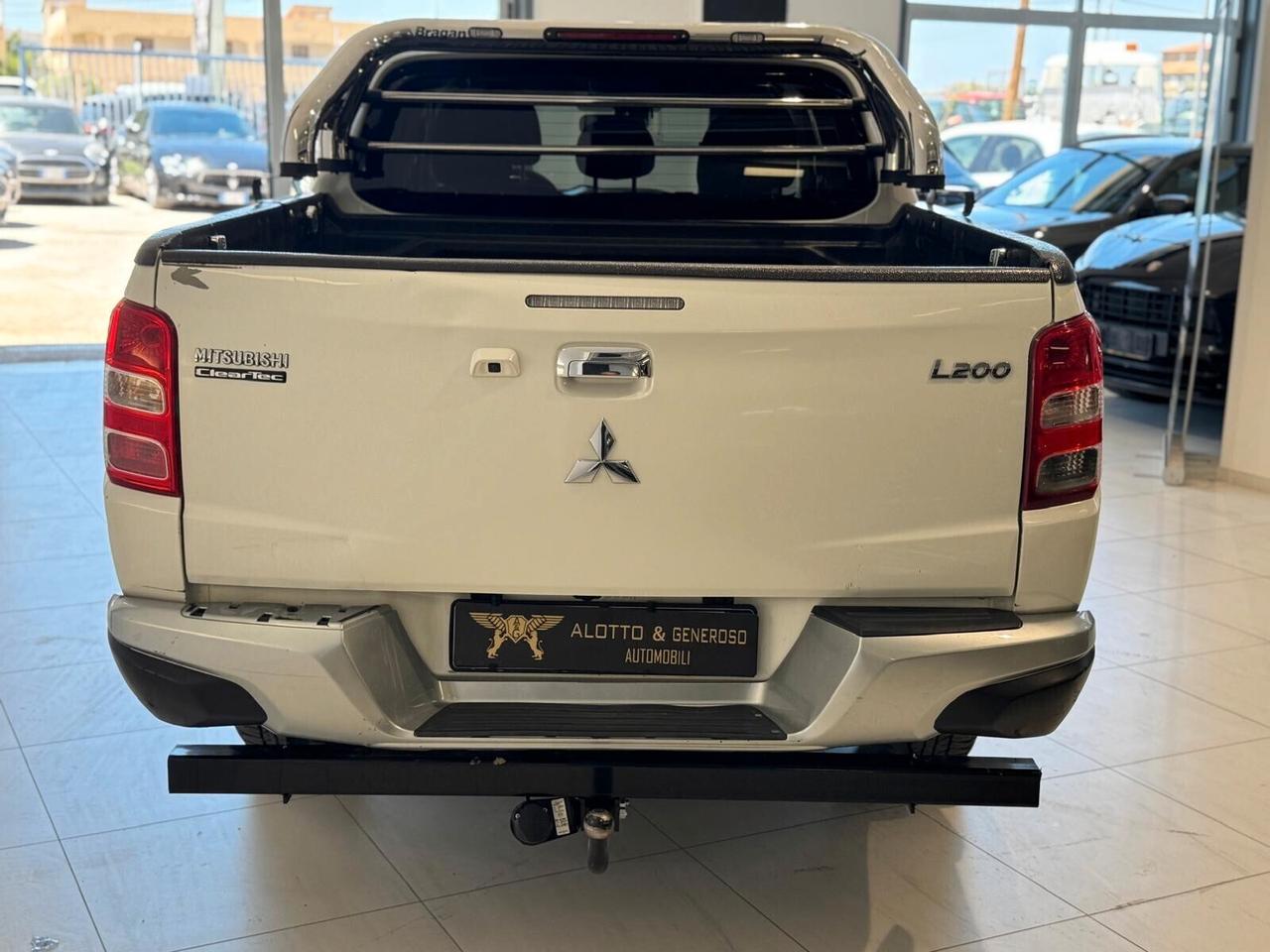 Mitsubishi L200 2.4 DI-D/181CV Club Cab Intense Hp Mivec SDA