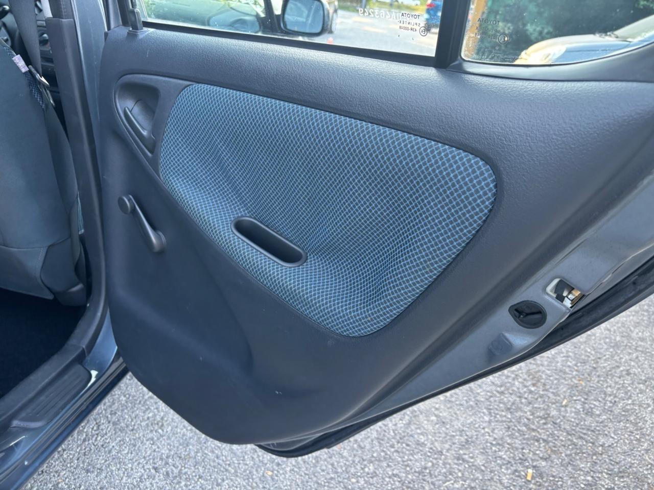 Toyota Yaris 1.0i 5 porte Sol OK NEOPATENTATI
