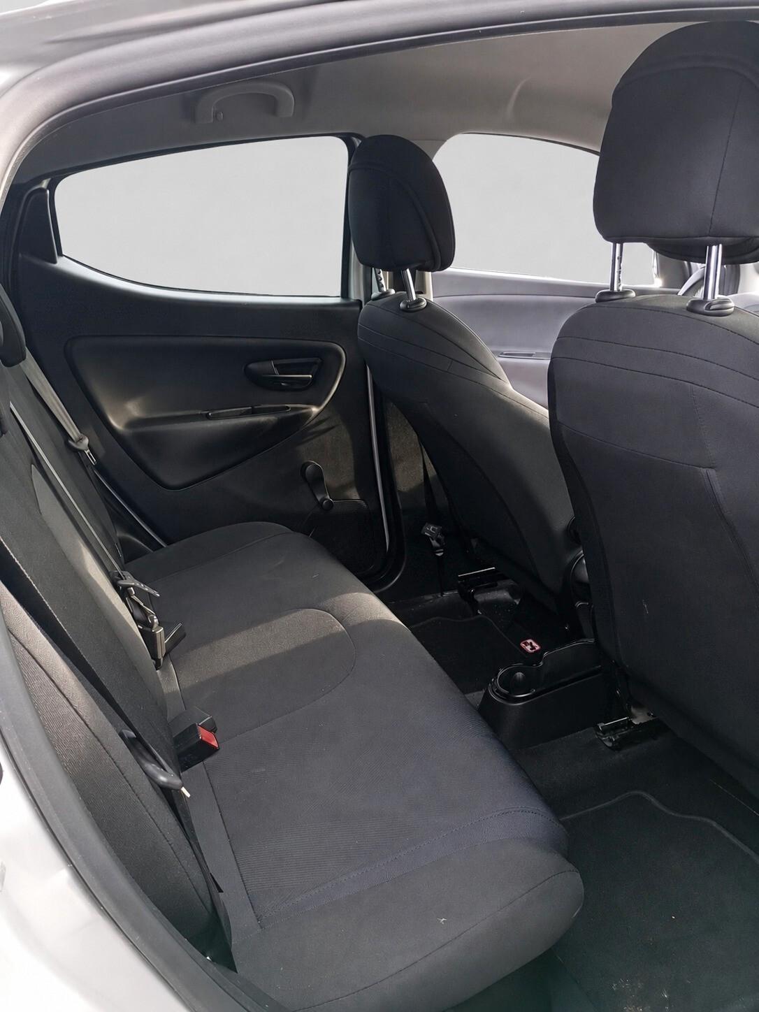 Lancia Ypsilon 1.0 FireFly 5 porte S&S Hybrid Ecochic Silver