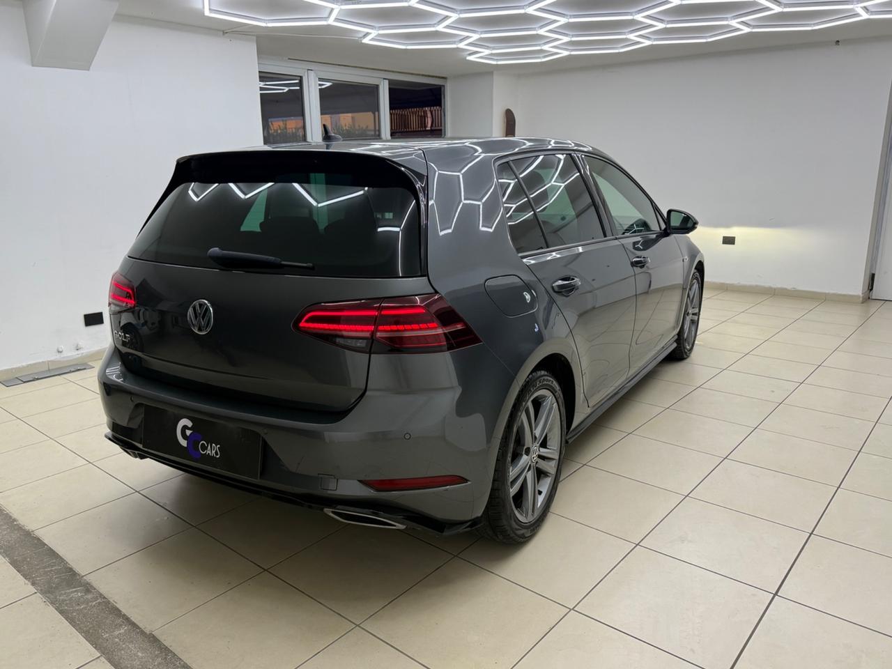 Volkswagen Golf 1.6 TDI 116CV R-LINE DSG FULL LED IPERFULL