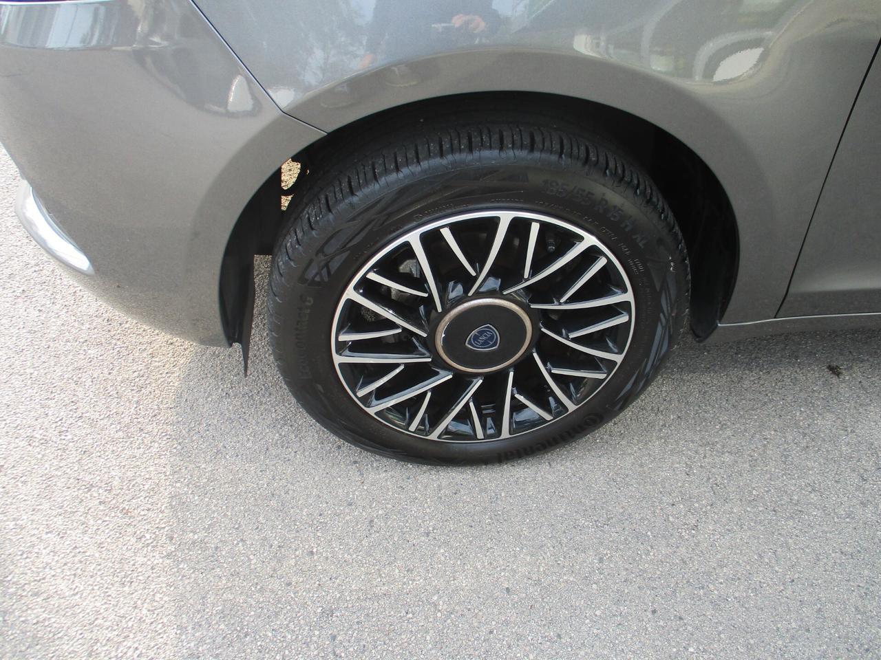 Lancia Ypsilon 1.0 FireFly 5 porte S&S Hybrid Platino