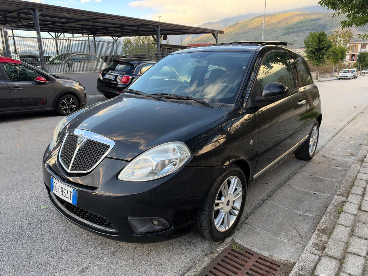 Lancia Ypsilon 1.3 MJT 75 CV Tetto apribile 2011