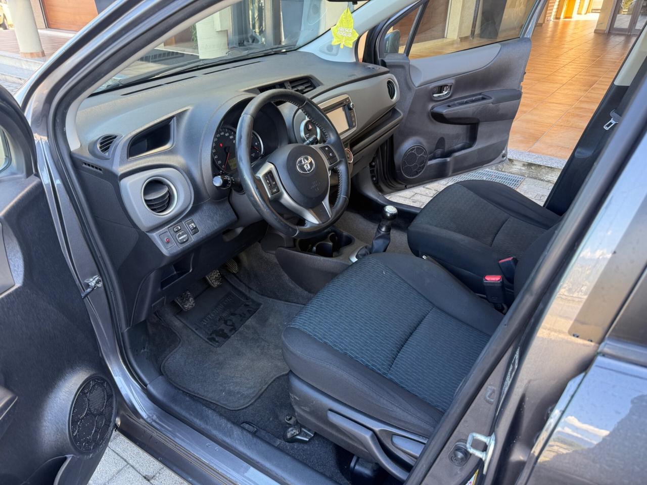 Toyota Yaris 1.0 5 porte neopatentati