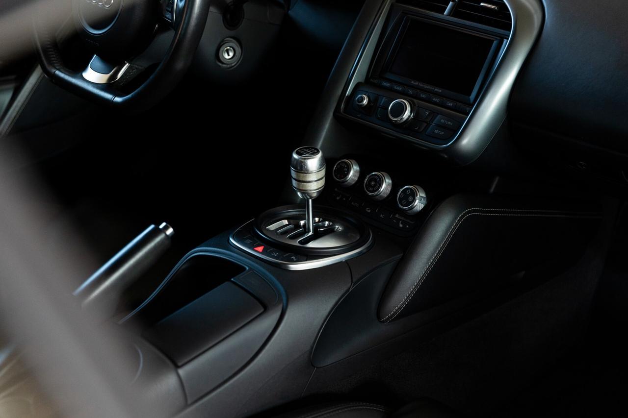 Audi R8 4.2 V8 FSI quattro