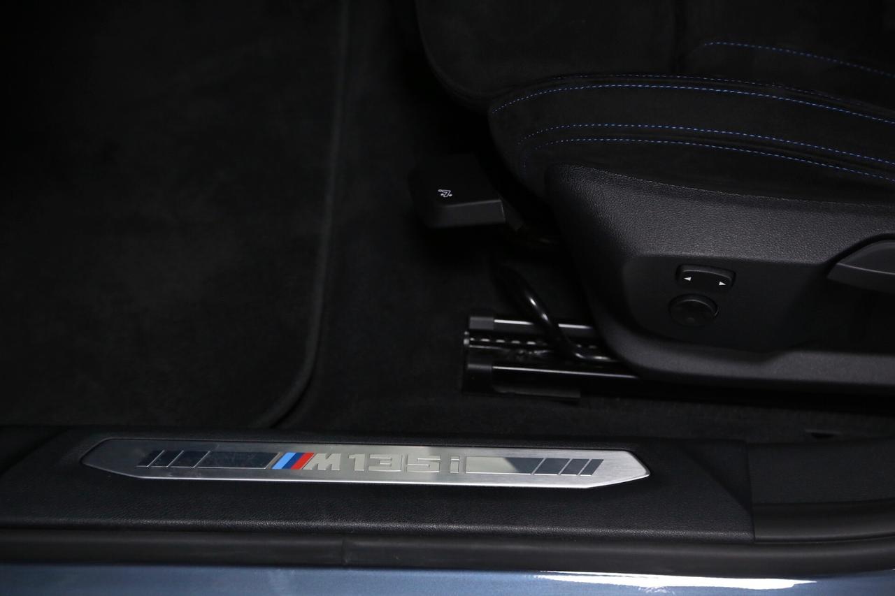 BMW M 135i xDrive auto__2022