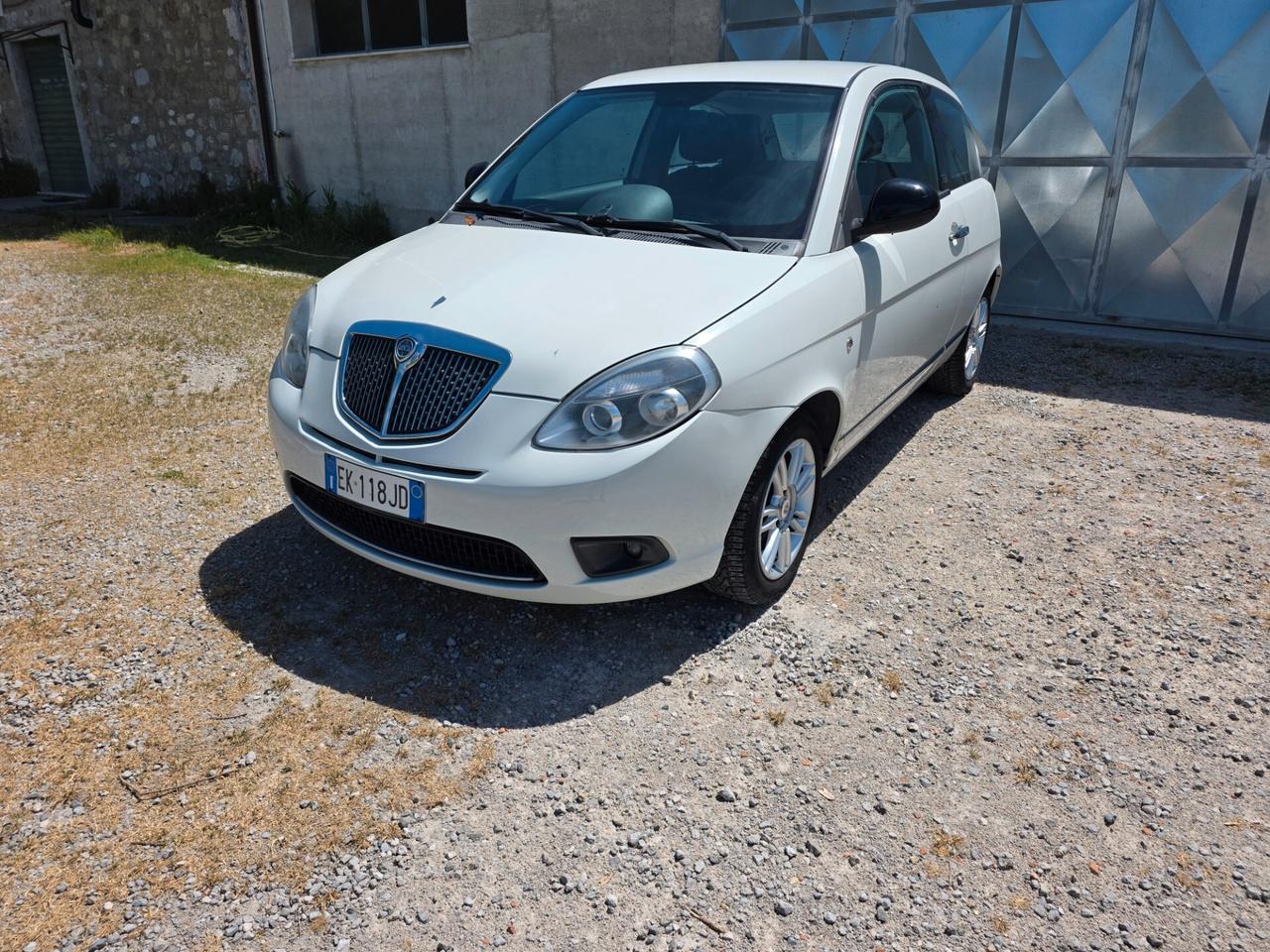 Lancia Ypsilon 1.2 69 CV Unyca