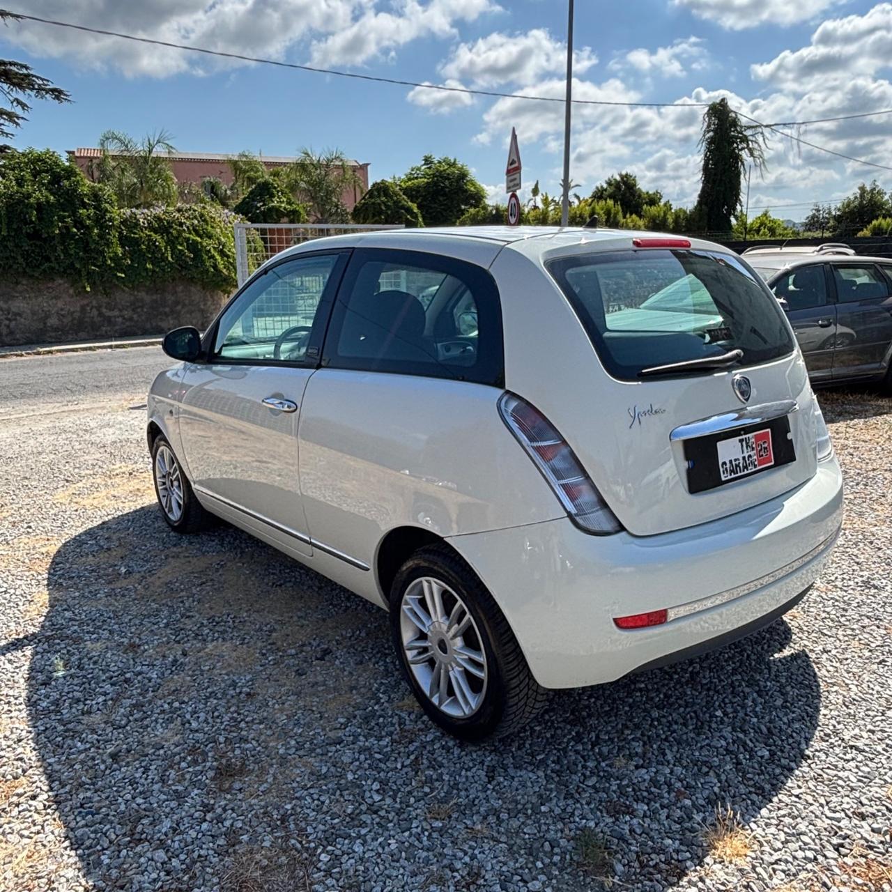 Lancia Ypsilon 1.3 MJT 75 CV Unyca