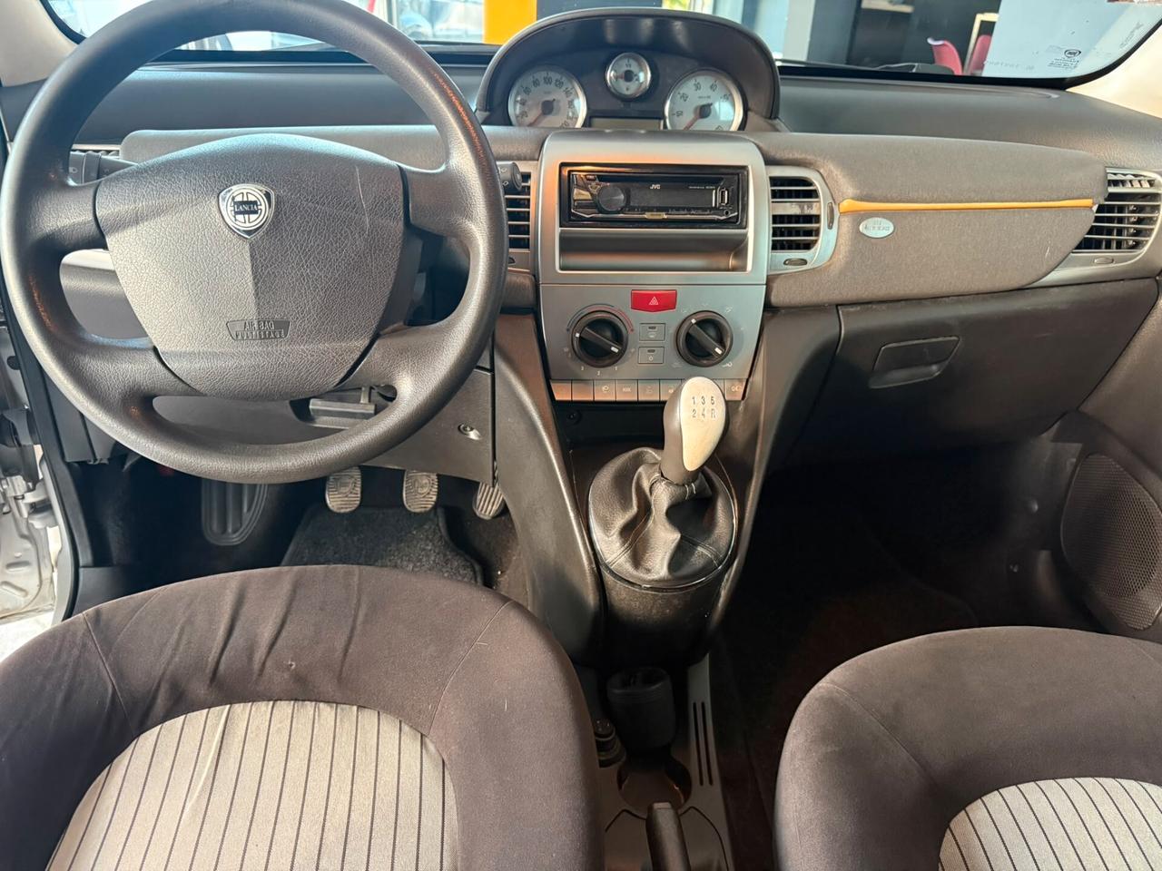 Lancia Ypsilon 1.3 MJT 90 CV Platino PARI AL NUOVO